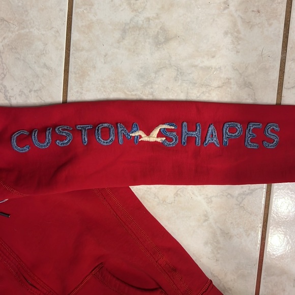 Hollister - Picture 3 of 6